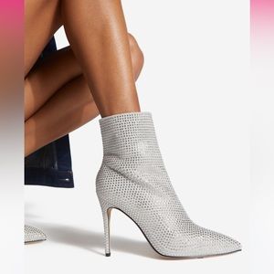 BOSALICIA POINTED-TOE BOOTIE